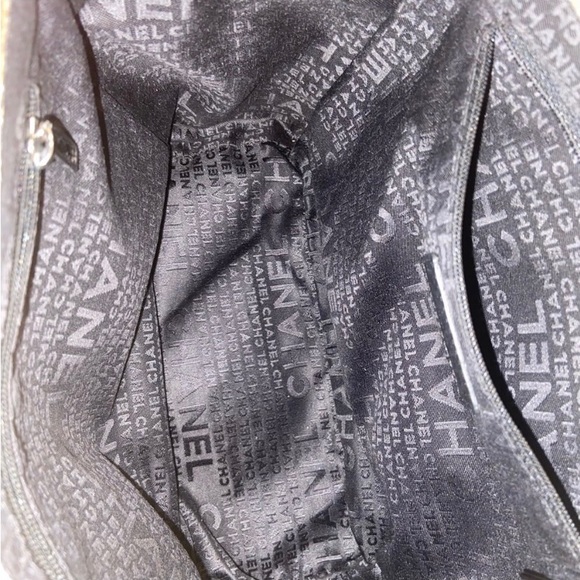 Chanel tote in iridescent gold in pristine condition - Picture 4 of 11